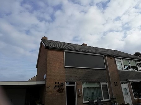 Ritsscreen aan een woning